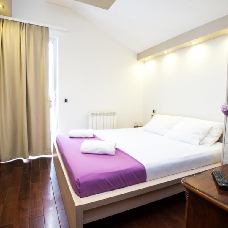 Vila Centar - Mala Dvokrevetna Soba sa Bračnim Krevetom - 14