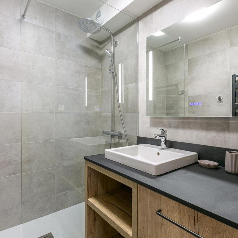 Appartement 3 pièces - 4/5 pers - Terrasse plein sud - Parking & Garage - Proche des pistes - La Clusaz - FR-1-437-74 - Apartamento (4 adultos) - 11