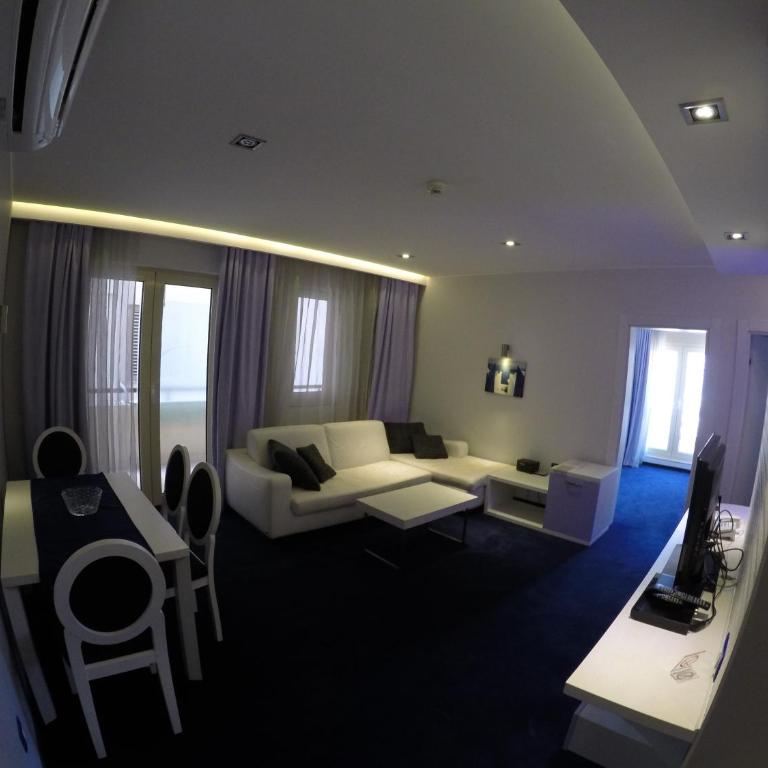 Apartments M Palace - Apartman sa 2 Spavaće Sobe i Balkonom - 4