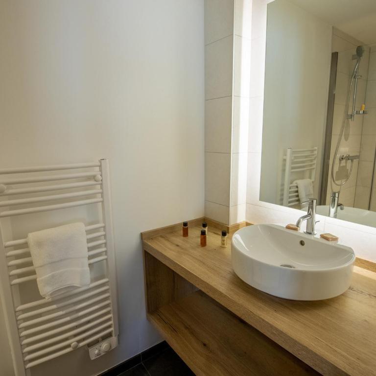 Chalet rénové et calme avec cheminée et parking couvert - FR-1-688-17 - Chalet - 8