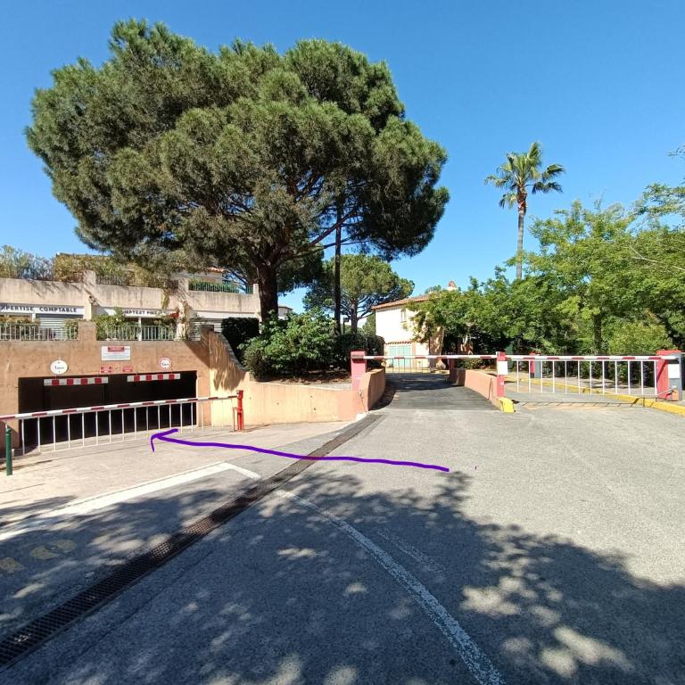 Port Cogolin, T2 calme dans belle résidence, piscine, proche St Tropez - Apartment mit 2 Schlafzimmern - 3