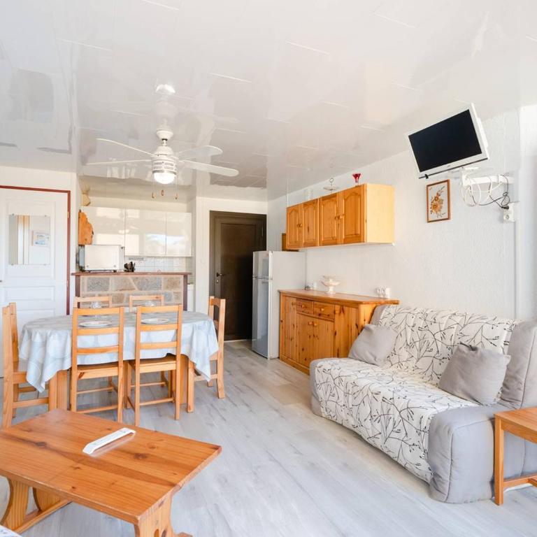 Appartement lumineux à Gruissan, 2 chambres, proche plage, parking sécurisé, mini-box WIFI, non-fumeur - FR-1-409A-15 - Appartement - 2