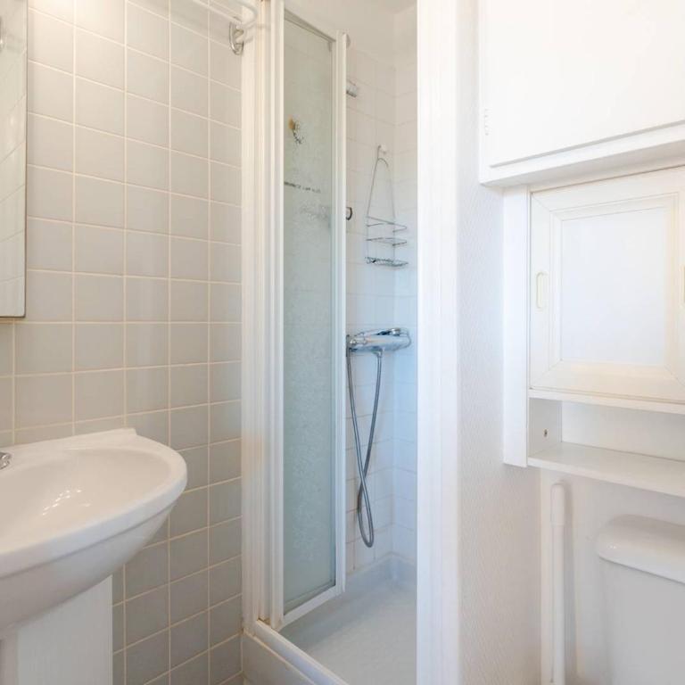 Appartement lumineux à Gruissan, 2 chambres, proche plage, parking sécurisé, mini-box WIFI, non-fumeur - FR-1-409A-15 - Appartement - 8