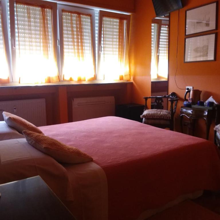 Orange House - Camera Matrimoniale/Doppia con Letti Singoli con Bagno Privato - 6