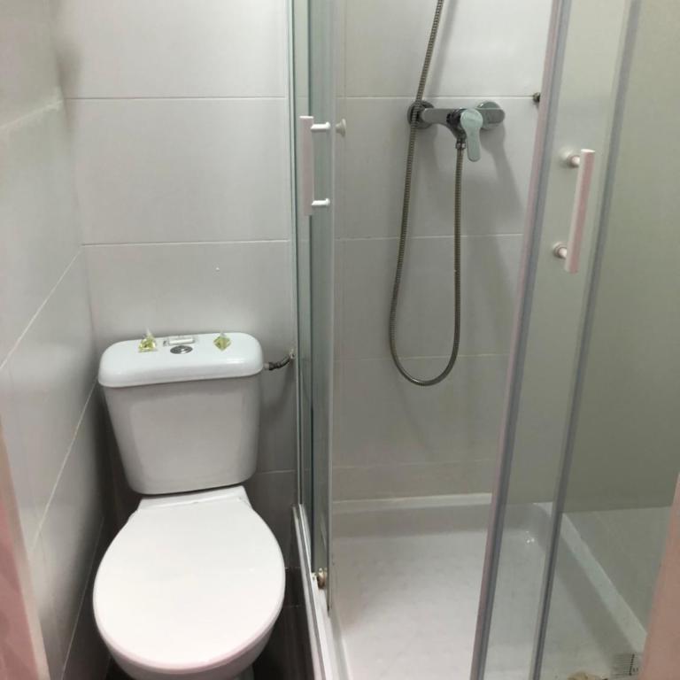 Hostalin Barcelona Diputacion - Habitación Individual con baño privado externo - 2