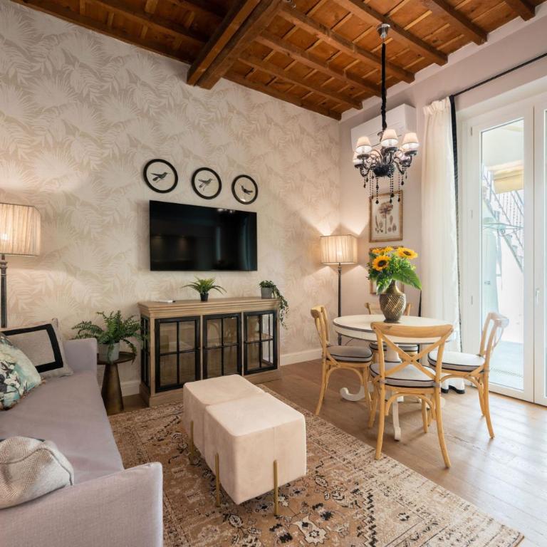 Apartments Florence- Guelfa delight with Courtyard - Appartamento - 1