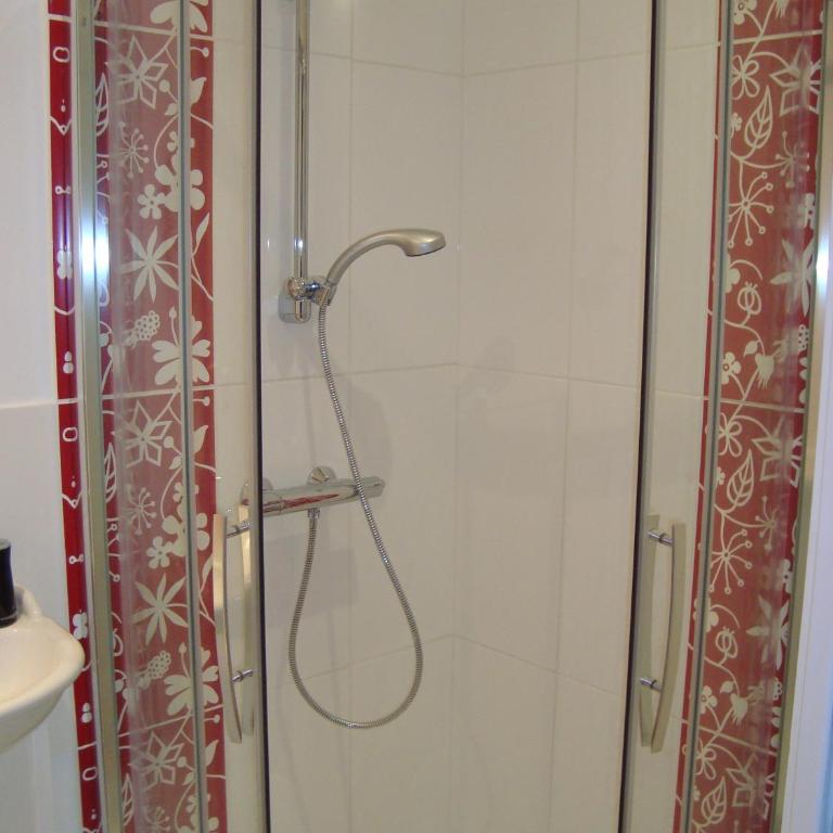 Maison l'épicurienne - Chambre Double avec Balcon - Vue Latérale sur Mer - 8