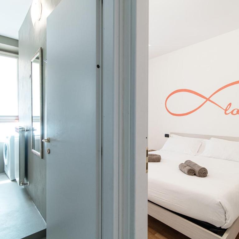 Love Urban Loft by "The House Of Travelers" - One-Bedroom Apartment - 14