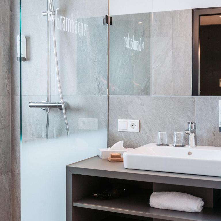 Hotel-Restaurant Das Grambacher I FREE PARKING I SELF CHECK-IN - Doppelzimmer mit Balkon - 5