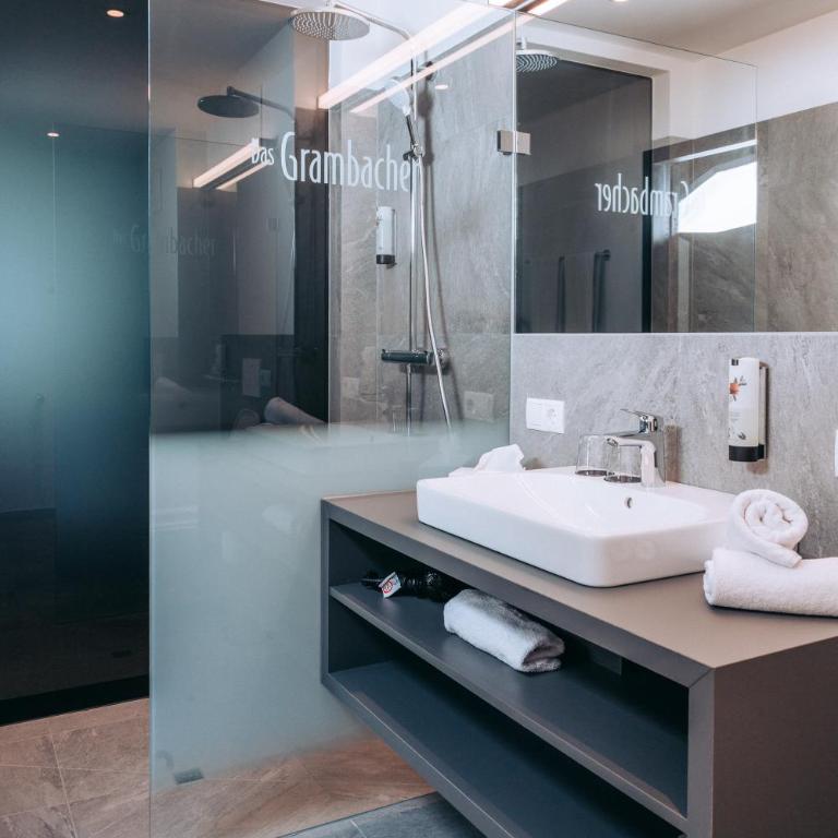 Hotel-Restaurant Das Grambacher I FREE PARKING I SELF CHECK-IN - Superior Doppelzimmer - 4