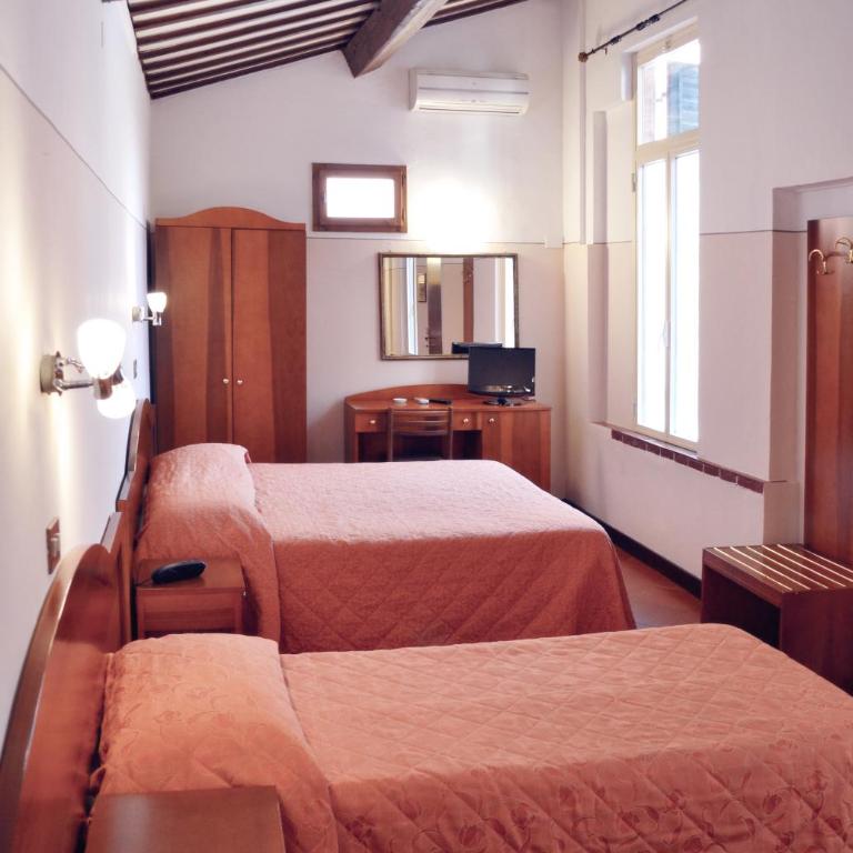 Hotel Arno Bellariva - Camera Quadrupla Economy - 1