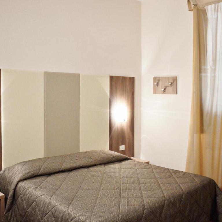 Hotel Arno Bellariva - Camera Tripla Economy - 4