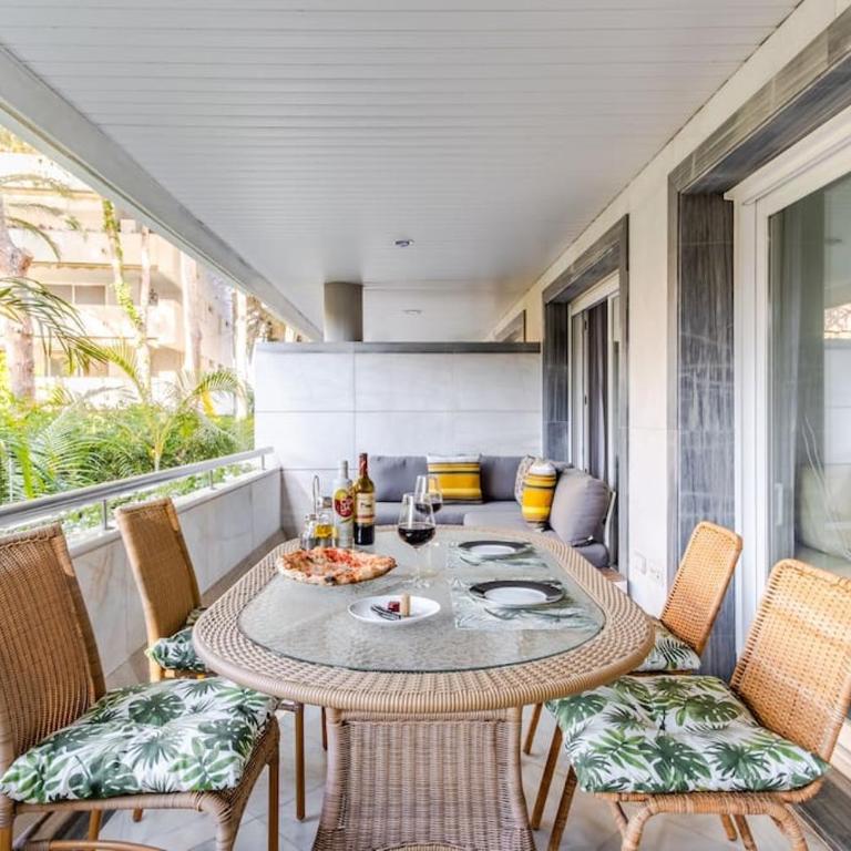1st line exclusive apt in heart of the Golden Mile - Three-Bedroom Apartment - 9