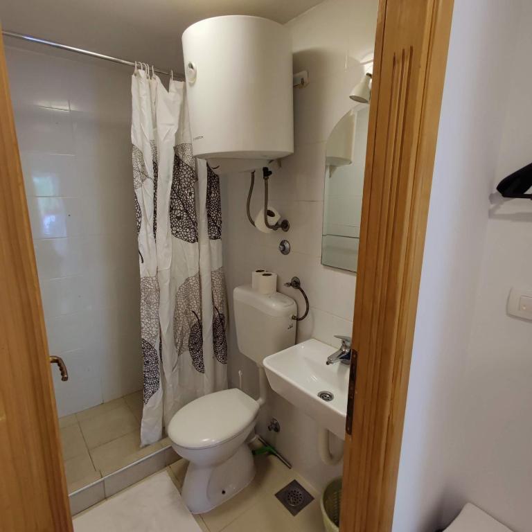 Apartments and rooms Lena - Family Room with Bathroom - 11