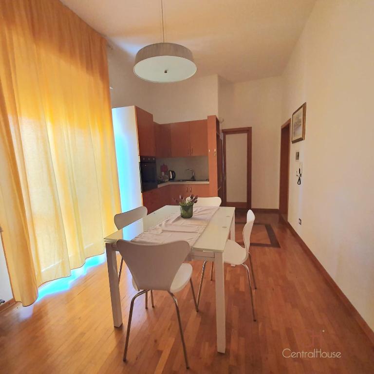 Central House Light Apartment - One-Bedroom Apartment - 12