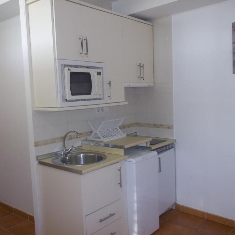 Alojamientos Madrigal - One-Bedroom Apartment - 2