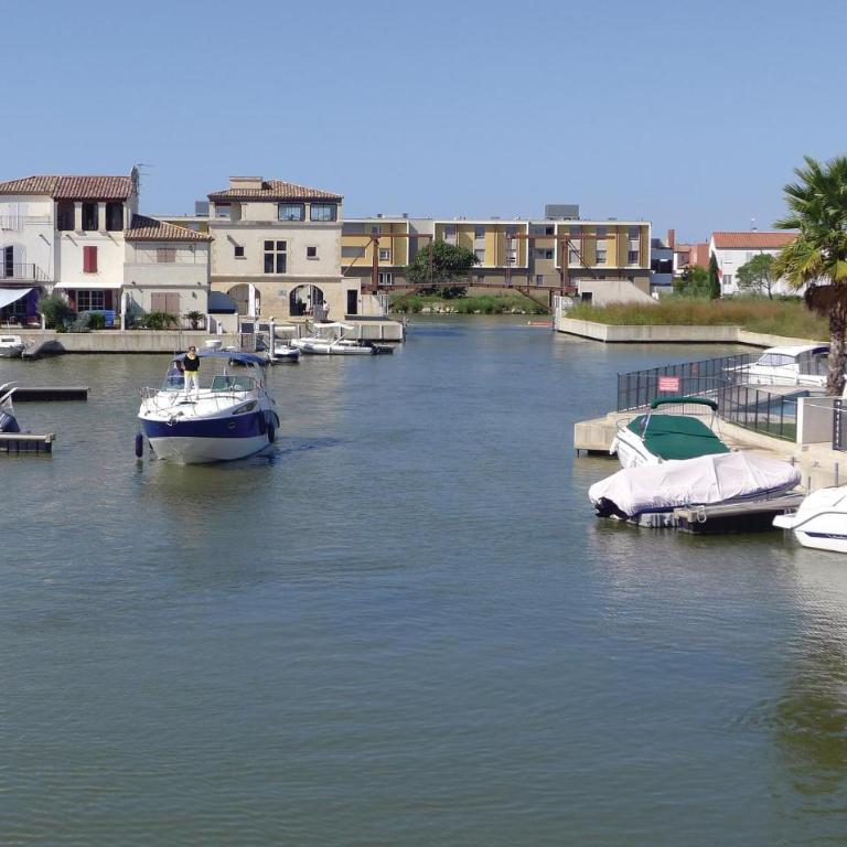 Belle Maison À Aigues-Mortes Avec Vue Sur La Mer - Maison de Vacances 3 Chambres - 26