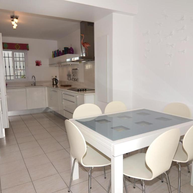 Belle Maison À Aigues-Mortes Avec Vue Sur La Mer - Maison de Vacances 3 Chambres - 19
