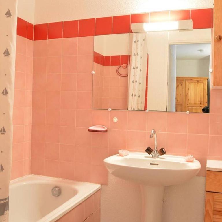 Appartement 2P, 4 Couchages, Terrasse et Salon de Jardin à 200m de la Plage, Fréjus - FR-1-226A-22 - Apartment (4 Erwachsene) - 4