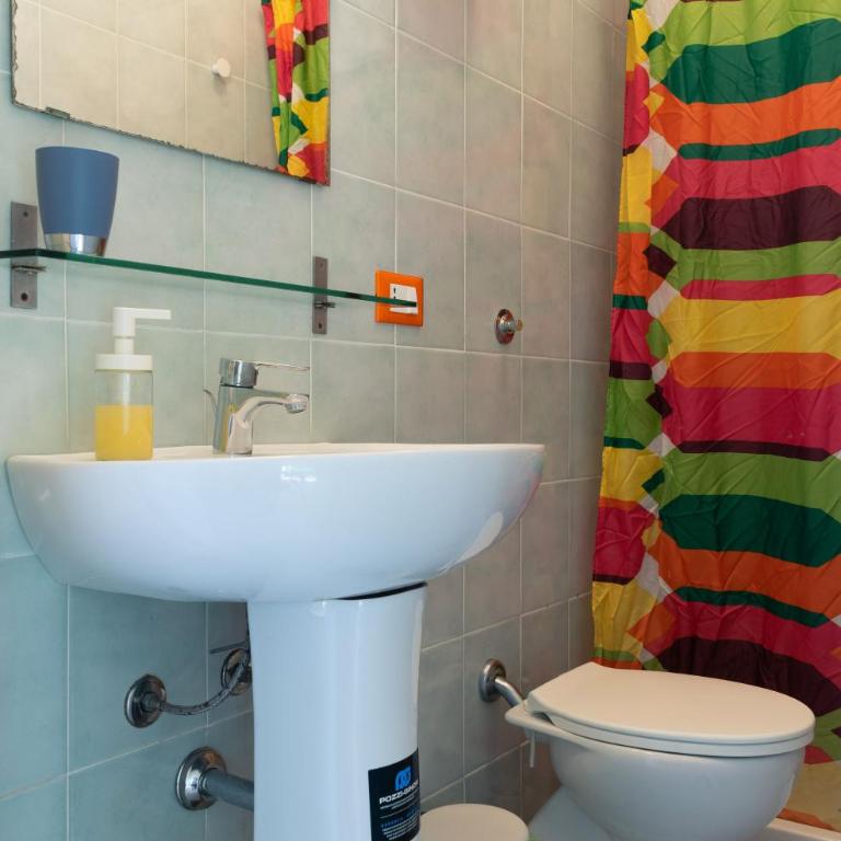 Hostel Pisa Tower - Camera Matrimoniale con Bagno Privato - 6