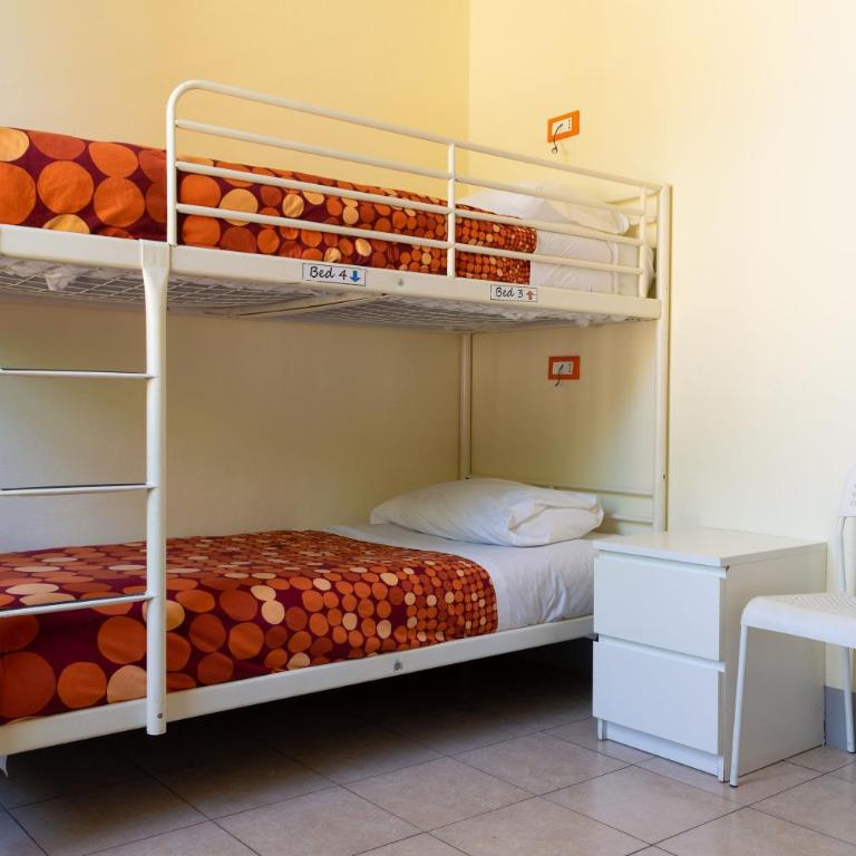 Hostel Pisa Tower - Posto Letto in Dormitorio Misto con 4 Letti - 5