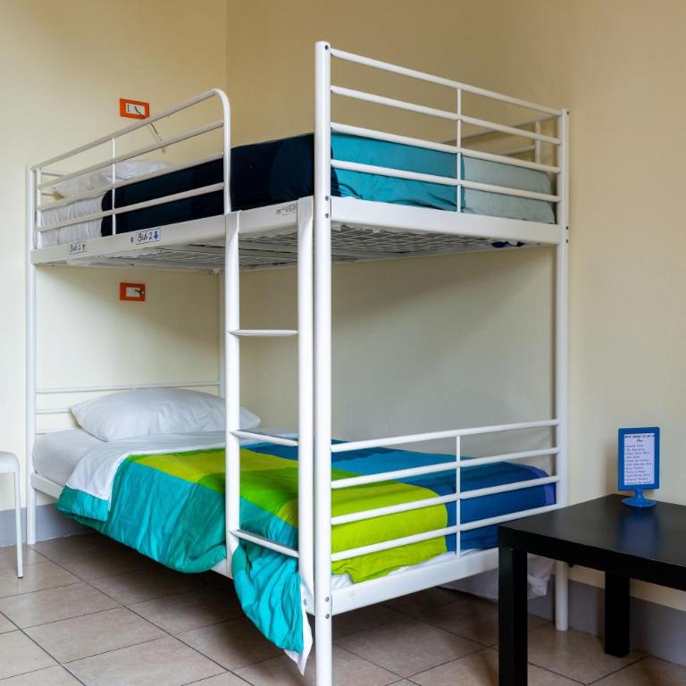 Hostel Pisa Tower - Posto Letto in Dormitorio Misto con 4 Letti - 6