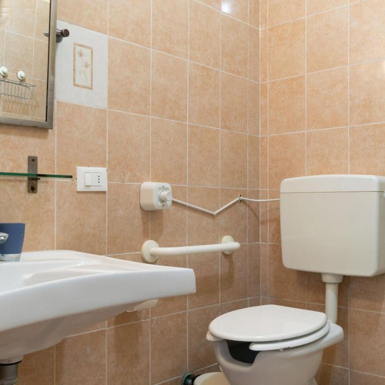Hostel Pisa Tower - Posto Letto in Dormitorio Femminile con 6 Letti - 2