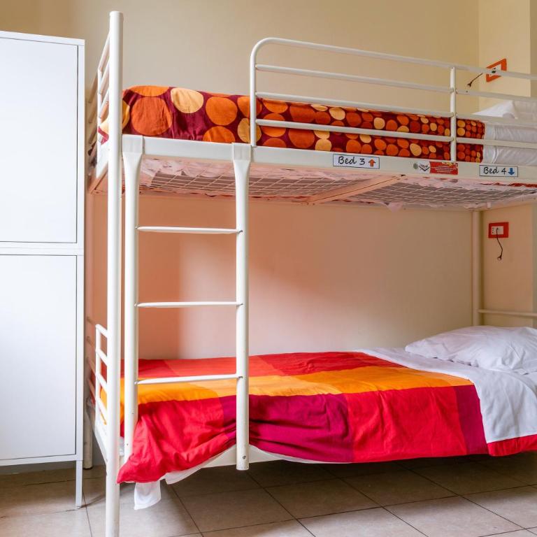 Hostel Pisa Tower - Posto Letto in Dormitorio Misto con 4 Letti - 4