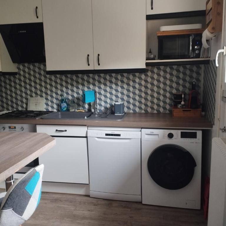charmant appartement 3 pièces - Two-Bedroom Apartment - 32
