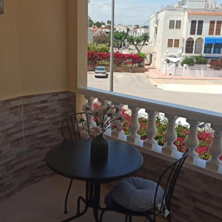 Torrevieja 2 bedroom holiday apartment - Apartamento de 2 dormitorios - 2