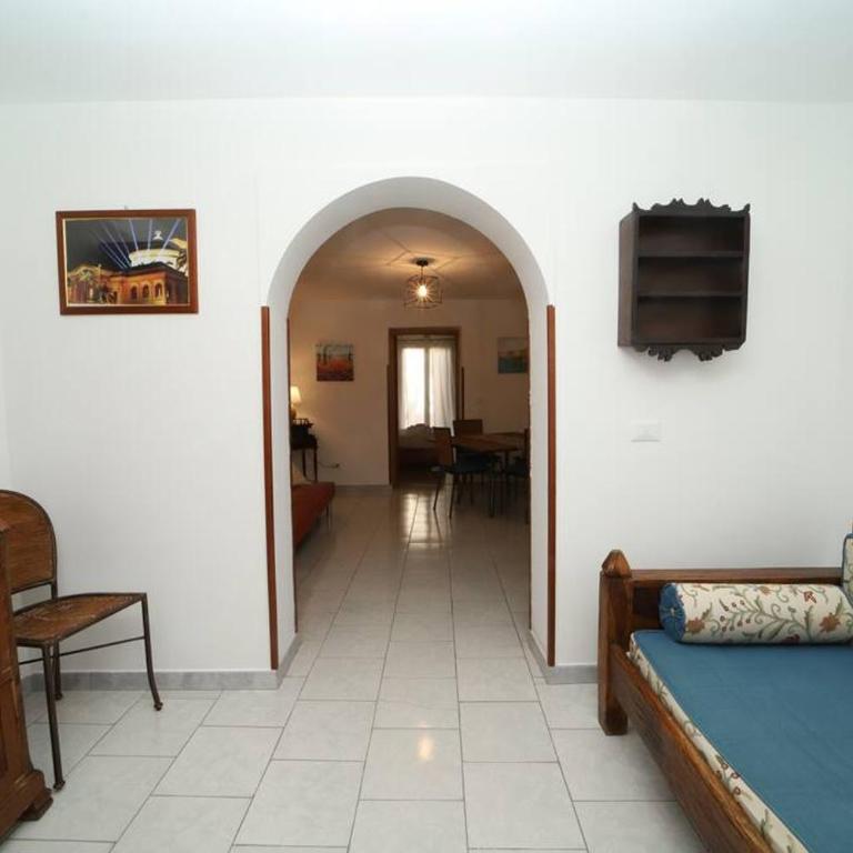 Colonna House Casa vacanze tra la Zisa e la Cattedrale - Appartamento con 1 Camera da Letto - 5