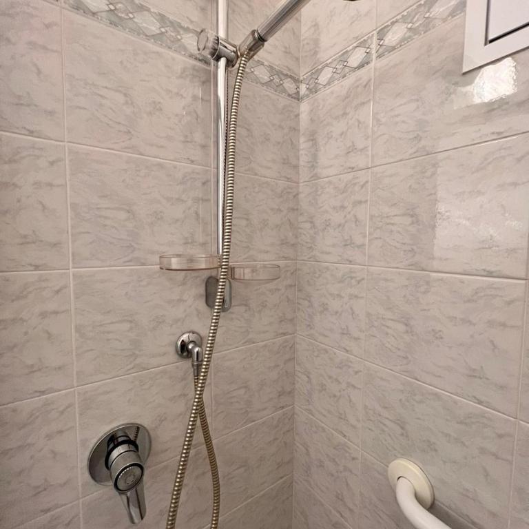 Savona Casa Vacanze vicino Mare 3 minuti WIFI - Appartamento con 1 Camera da Letto - 16