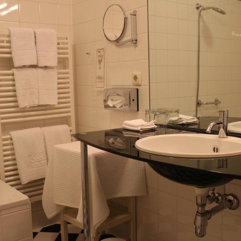 Hotel Seeschlößl Velden - Doppel-/Zweibettzimmer mit Gartenblick - 2