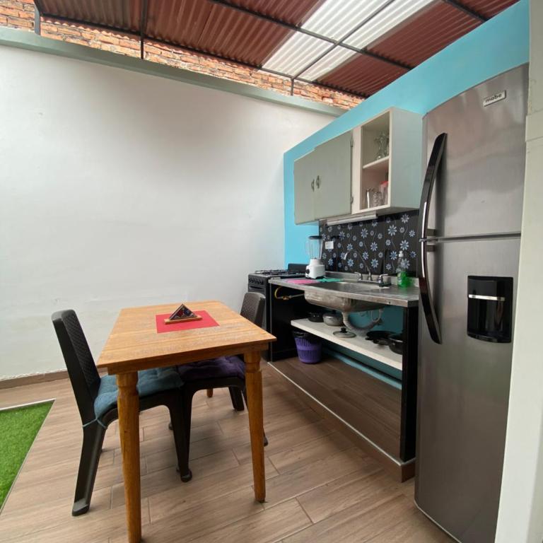 Havana Hostel Cali & Dance School - Habitación Doble con vistas al jardín - 11