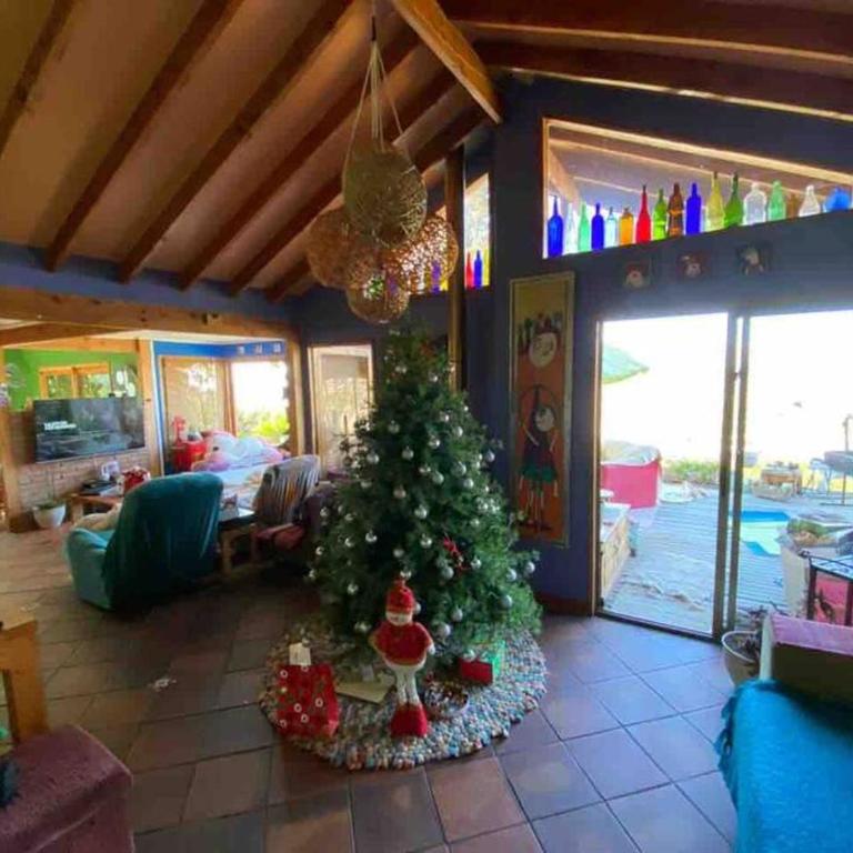 Casa amplia y luminosa de 300m2 en terreno 3000 m2 - Casa de 5 dormitorios - 27