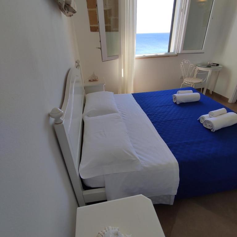 B&B Punta Cutieri - Camera Matrimoniale con Vista Mare - 10
