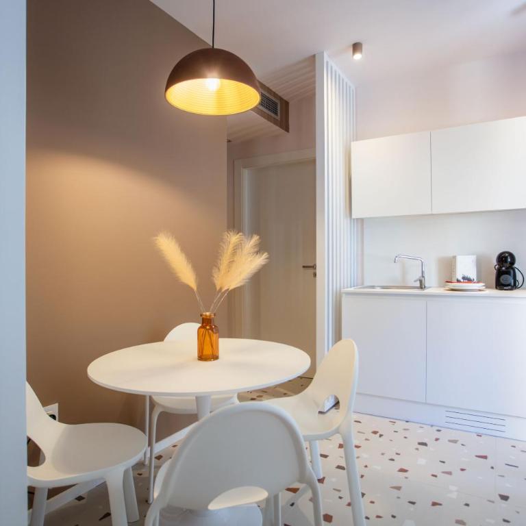 The Lady C - High Apartments - Deluxe Apartment - 5