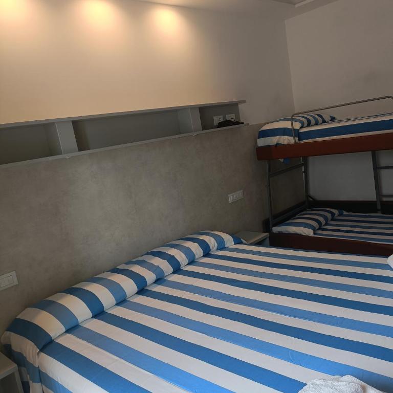 Hotel Ambasciata - Comfort Quadruple Room - 5