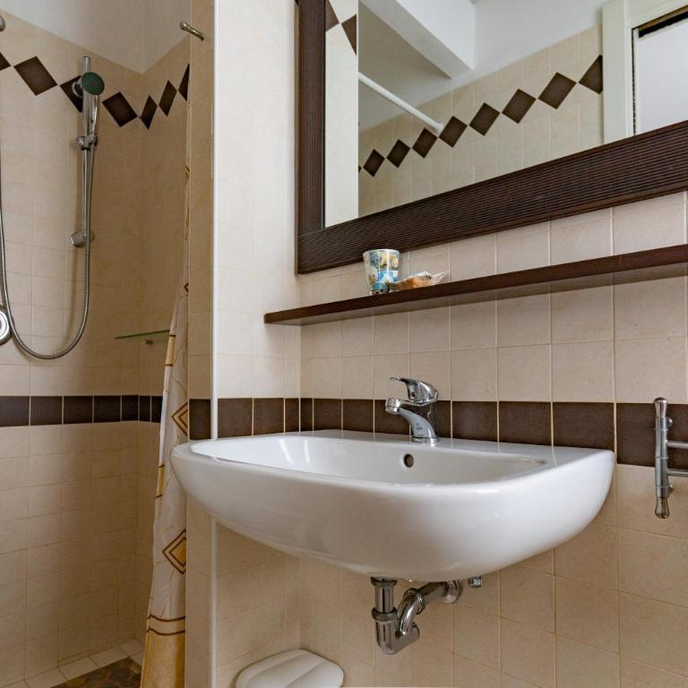 Hotel Greta B&B - Doppel- oder Zweibettzimmer - 8