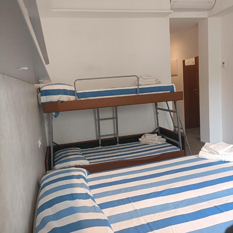 Hotel Ambasciata - Comfort Quadruple Room - 6