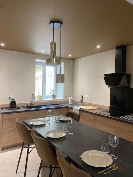Maison 200m2- 9 chambres avec sdb - 16-18 personnes - séminaire-Proche Centre-Ville-Gare et Arena-terrasse - Maison de Vacances - 8