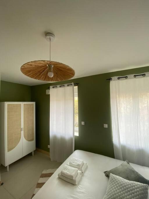 Maison 200m2- 9 chambres avec sdb - 16-18 personnes - séminaire-Proche Centre-Ville-Gare et Arena-terrasse - Maison de Vacances - 23