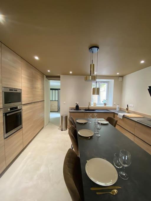 Maison 200m2- 9 chambres avec sdb - 16-18 personnes - séminaire-Proche Centre-Ville-Gare et Arena-terrasse - Maison de Vacances - 9