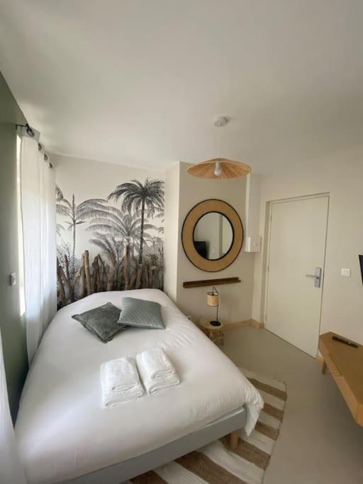 Maison 200m2- 9 chambres avec sdb - 16-18 personnes - séminaire-Proche Centre-Ville-Gare et Arena-terrasse - Maison de Vacances - 22