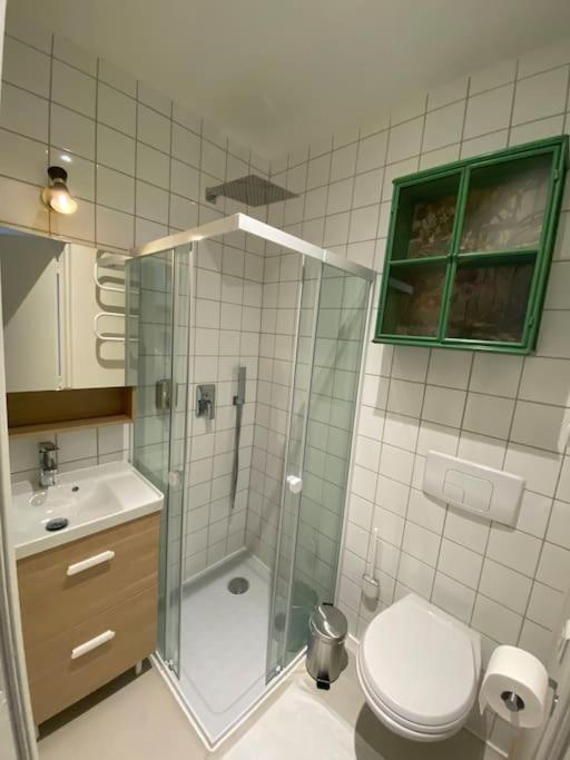 Maison 200m2- 9 chambres avec sdb - 16-18 personnes - séminaire-Proche Centre-Ville-Gare et Arena-terrasse - Maison de Vacances - 15