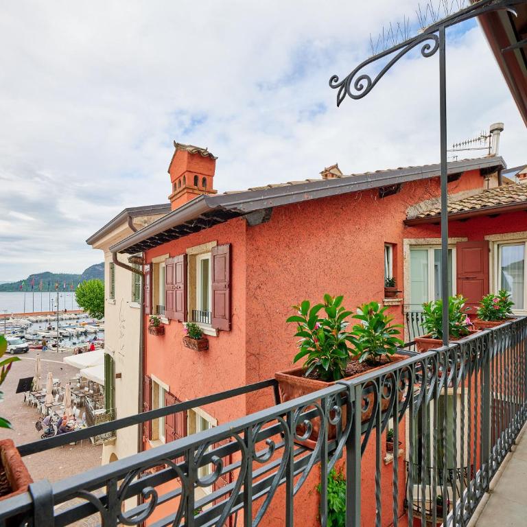 Piccolo Hotel - Camera Matrimoniale Deluxe con Balcone e Vista Mare - 9