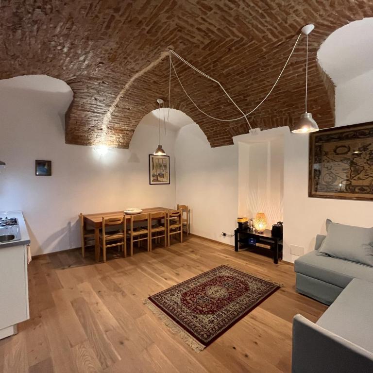 Suite The Brick - Host by Traveller's Nest - Two-Bedroom Apartment - 3