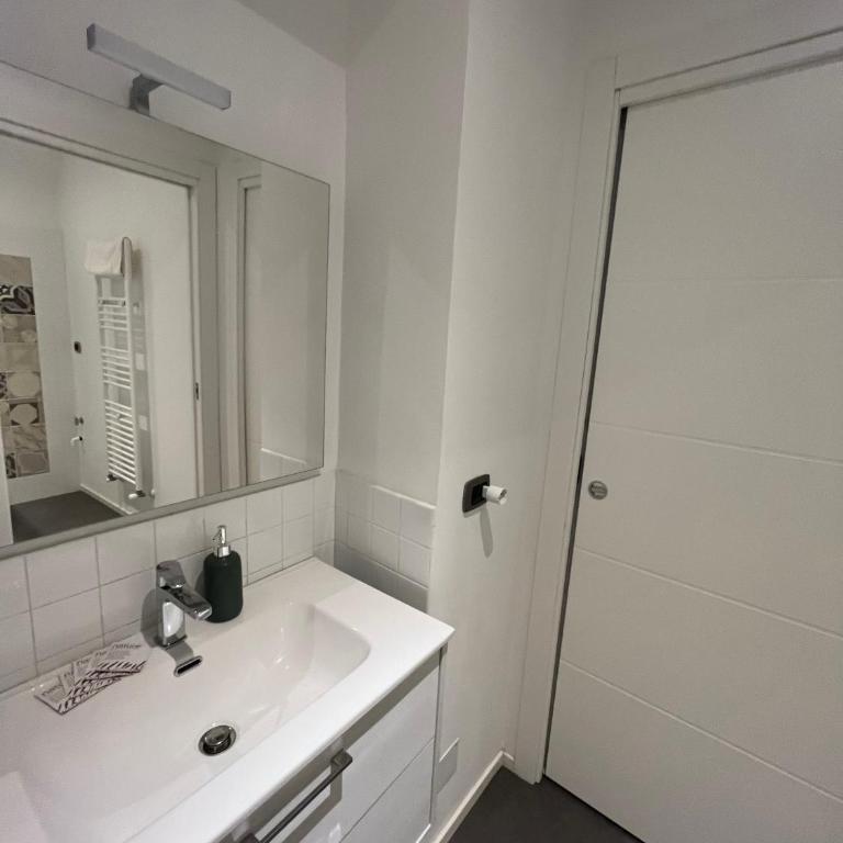Suite The Brick - Host by Traveller's Nest - Two-Bedroom Apartment - 12