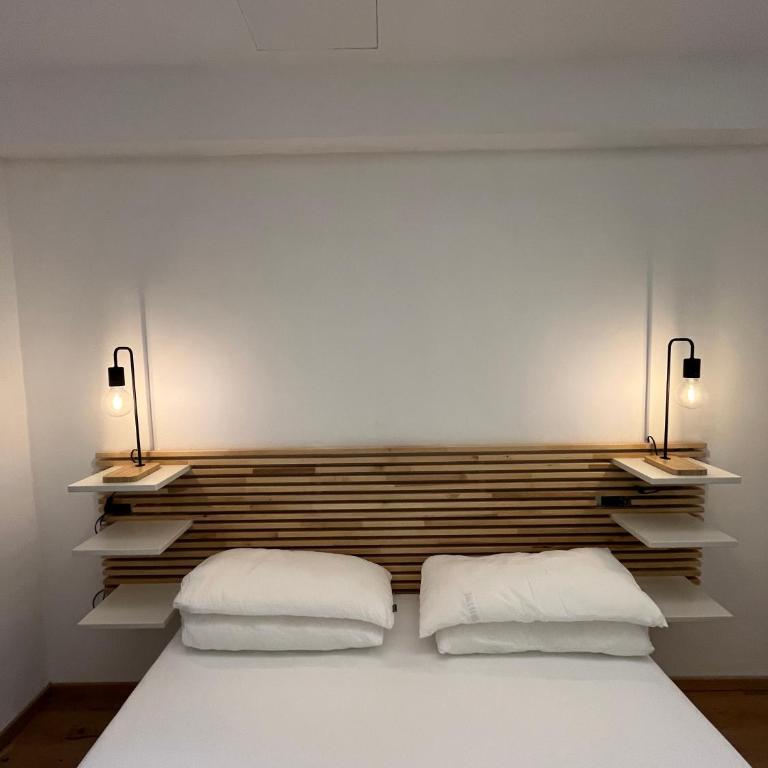 Suite The Brick - Host by Traveller's Nest - Two-Bedroom Apartment - 9