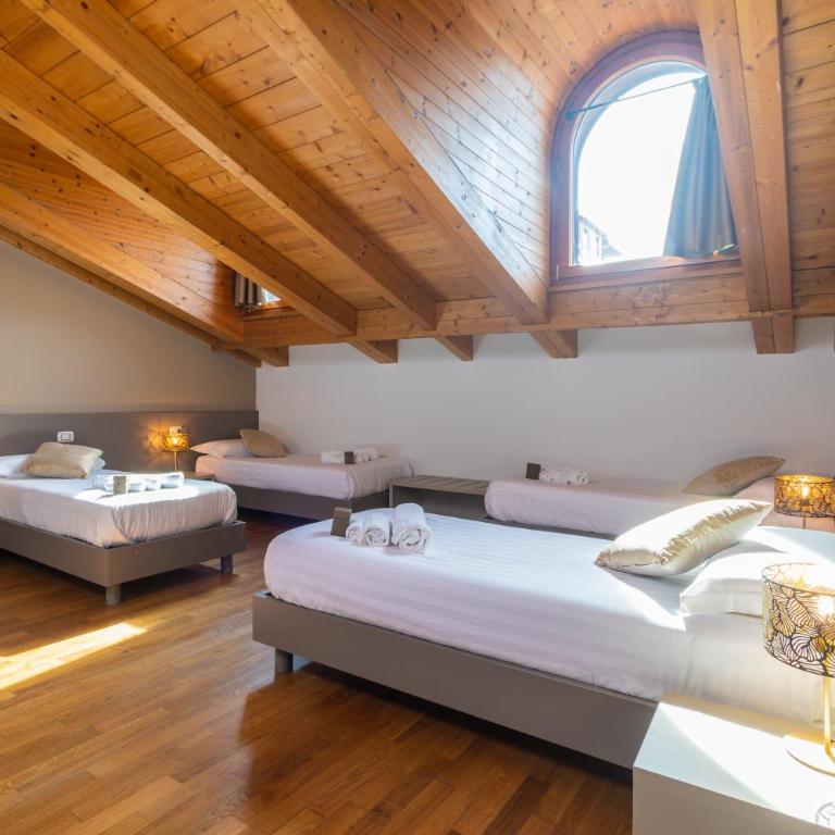 Martini Suite - Premium Quadruple Room with Single Beds - 5
